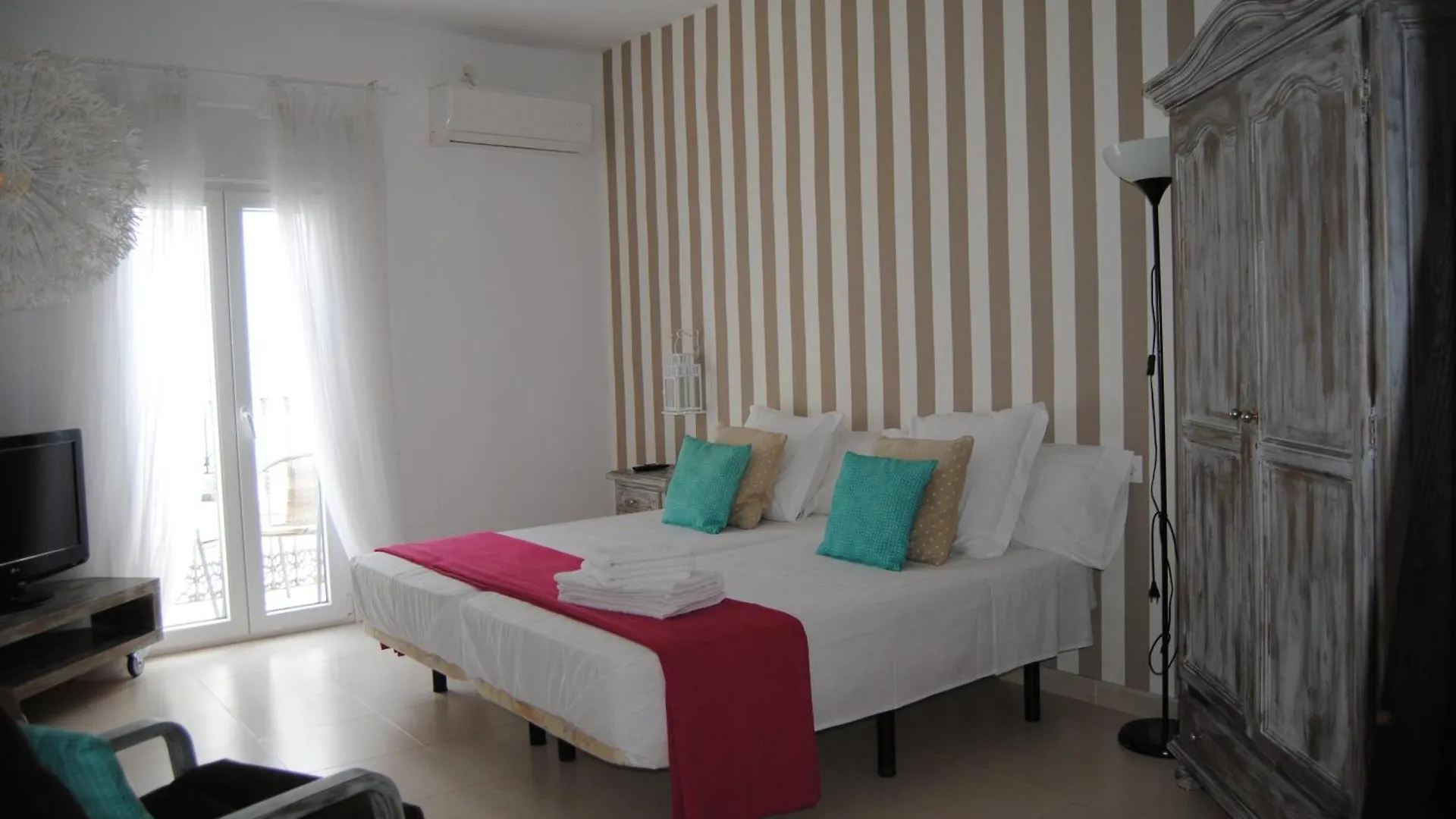 Apartment Conil Apartamentos La Dama Y El Vagabundo Conil De La Frontera